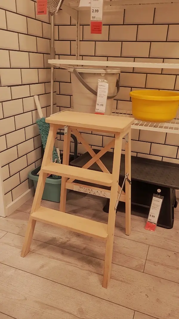 IKEA BEKVÄM Tritthocker aus Buchenholz als Strafbock-Alternative im BDSM Spielzimmer