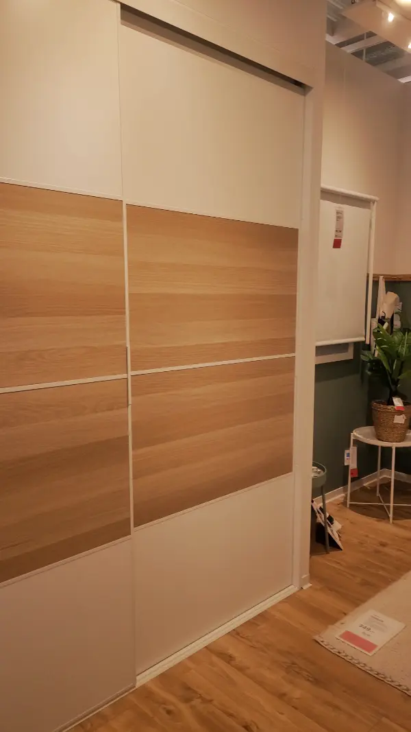 IKEA Schiebetürsystem zur Raumtrennung im BDSM Spielzimmer