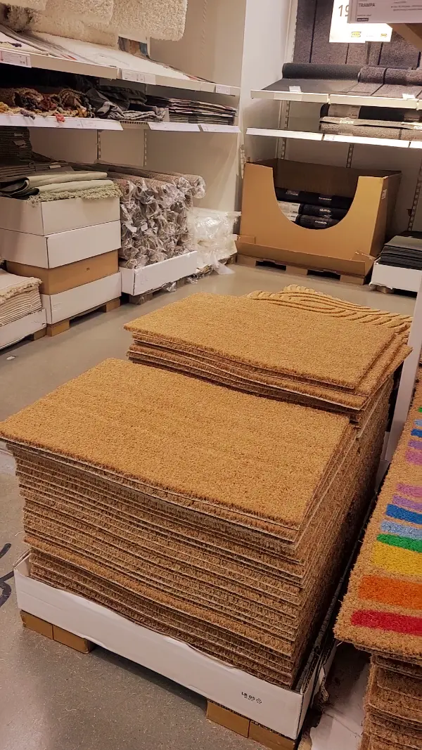 IKEA Fußmatten als günstige Kniematten im BDSM Spielzimmer