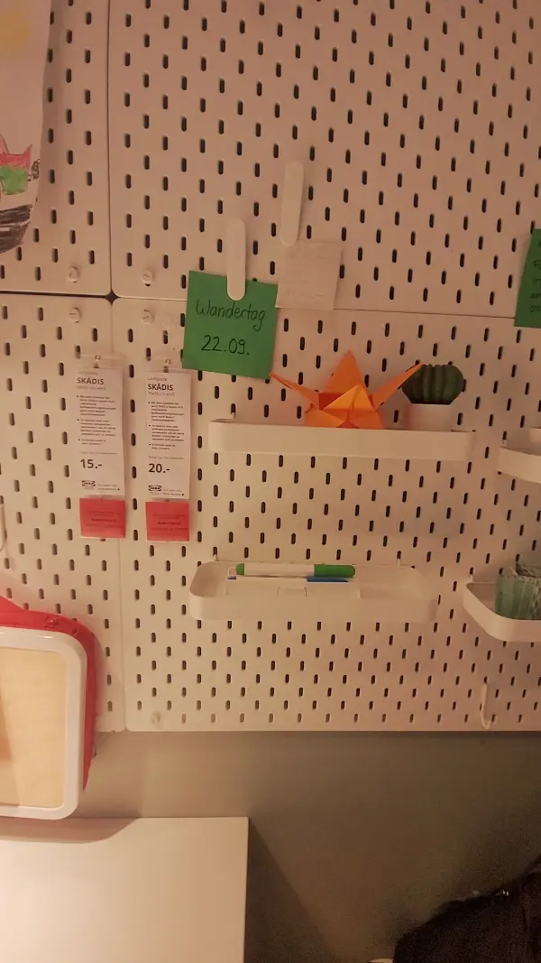 IKEA SKÅDIS Lochplatte mit Ablage und Haken für BDSM Utensilien