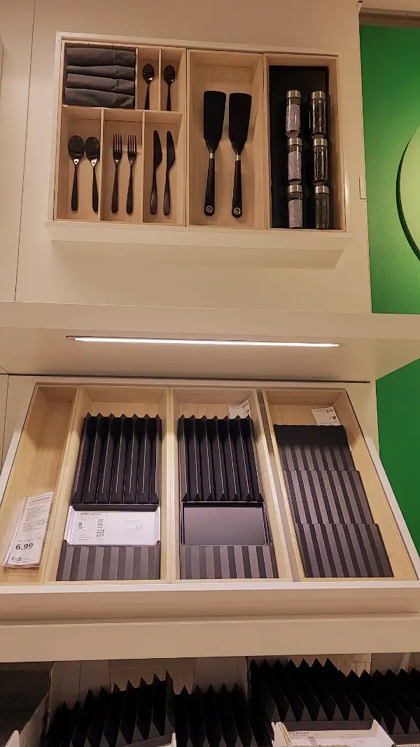 IKEA Schubladeneinsätze UPPDATERA für sortierte Aufbewahrung im BDSM Spielzimmer