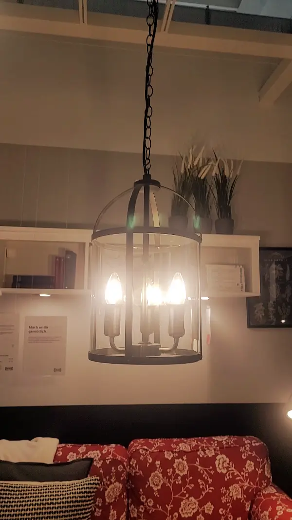 IKEA Hängeleuchte im Laternenstil für stimmungsvolles Licht im BDSM Spielzimmer