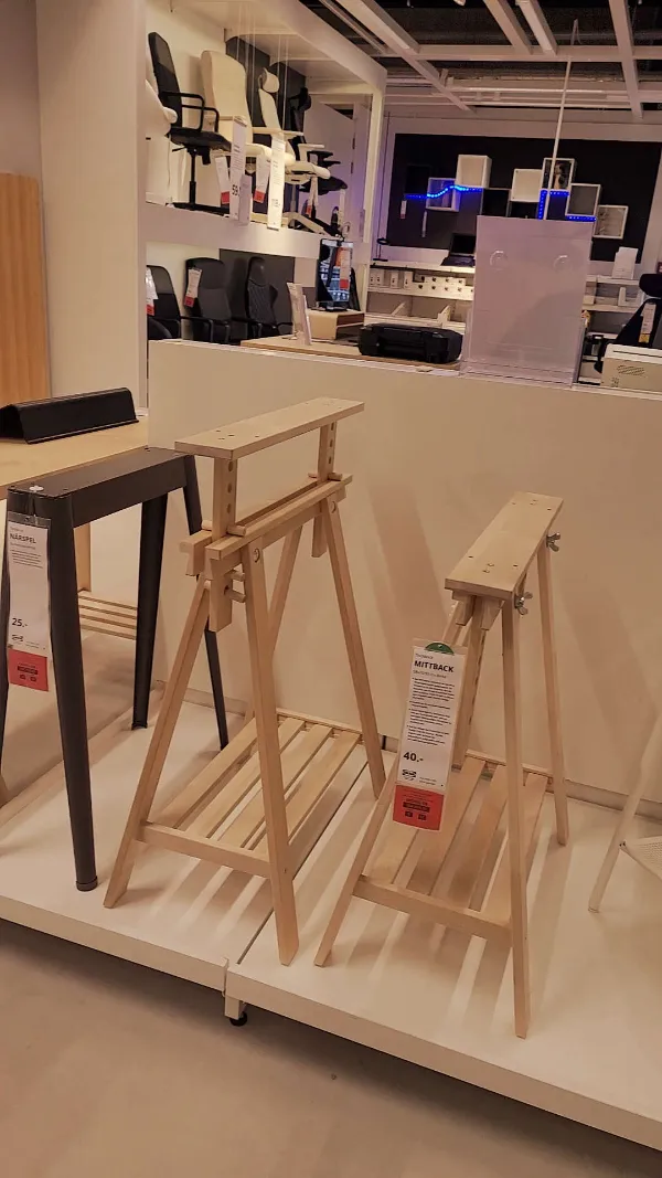 IKEA MITTBACK Tischbock aus Birkenholz als Strafbock-Grundlage im BDSM Spielzimmer