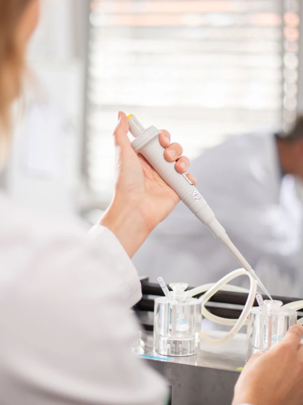 Hautverträglichkeit in der Erotikbranche: Prüfung von Inhaltsstoffen im Labor