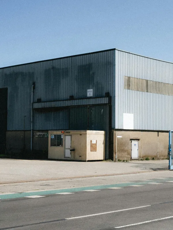 Gewerbehalle als mögliche Immobilie für die Kosten für einen Swingerclub