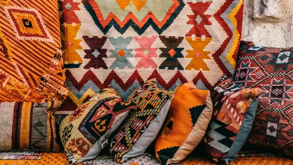BDSM Beduinenzelt orientalische Kissen Kelim Teppich Stimmungsbild