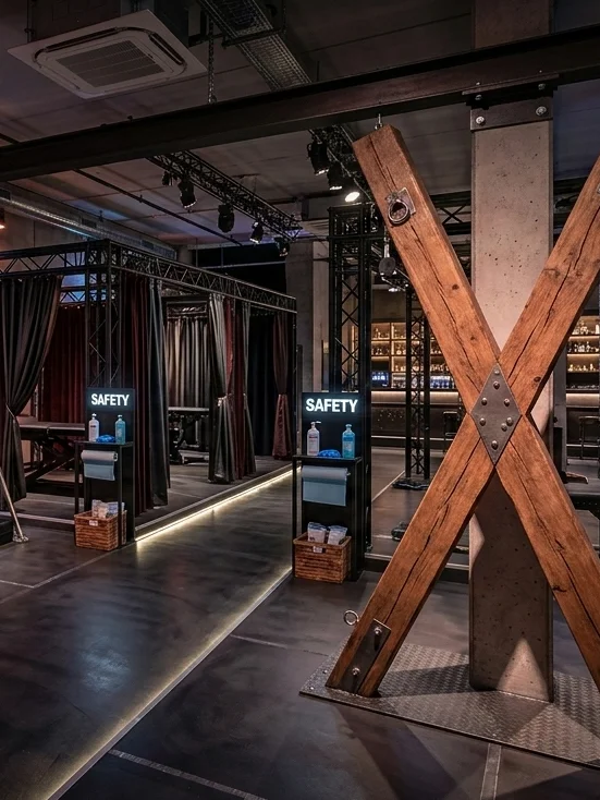 BDSM Club Andreaskreuz Konzeptbild Crimson Gründungsberatung