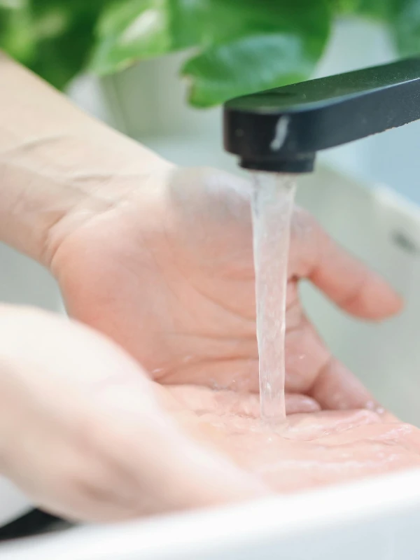 Saubere Sanitärbereiche als Teil von Sicherheit und Hygiene im Swingerclub